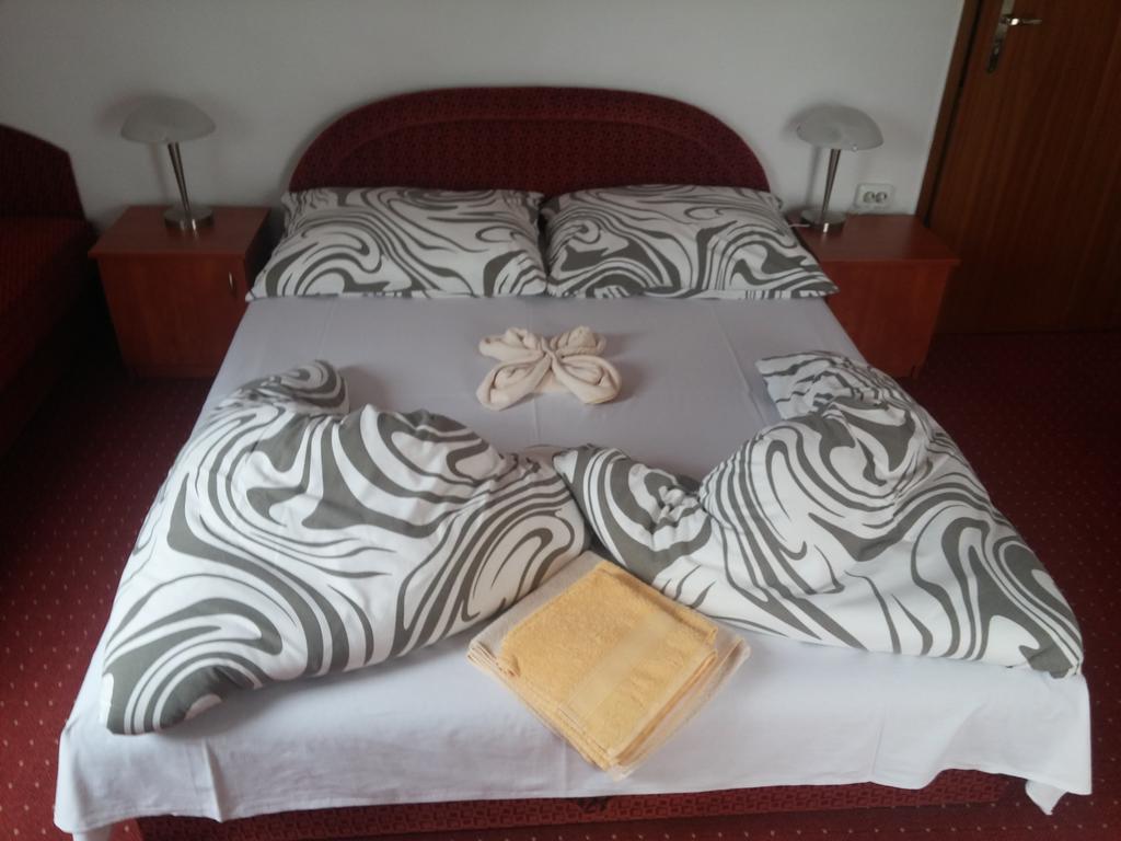 Polgármester Étterem és Panzió Fertőszéplak Exterior foto